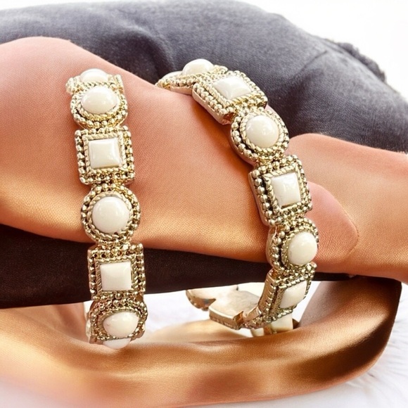 5 For $25💫Classic Gold and Cream Vintage Hoops Earrings - Picture 4 of 10